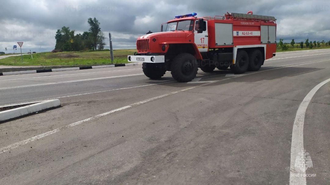 Спасатели МЧС России приняли участие в ликвидации ДТП на объездной дороге посёлка Борисовка Борисовского района